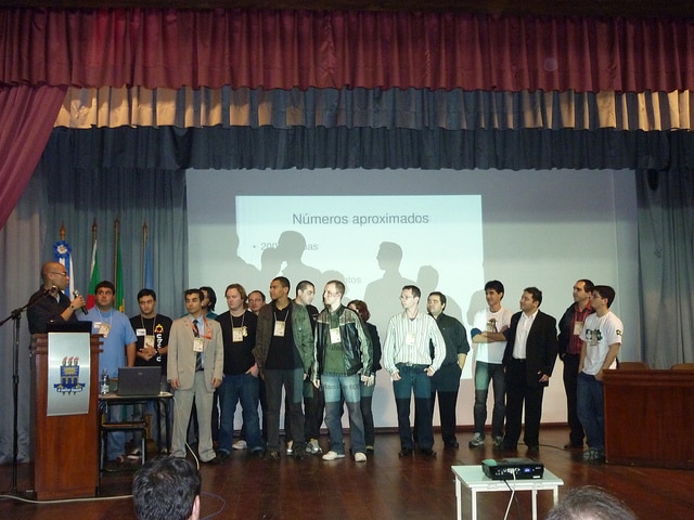 alguns dos palestrantes do Tchelinux Pelotas, na UCPel - imagem: http://www.flickr.com/photos/semprelinux/