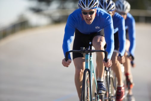 Ciclistas em competição - imagem: Ryan McVay/Digital Vision
